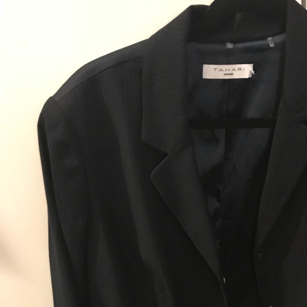 Tahari blazer